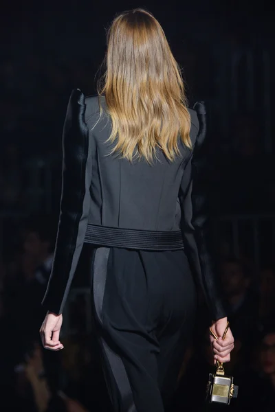 Look 9
